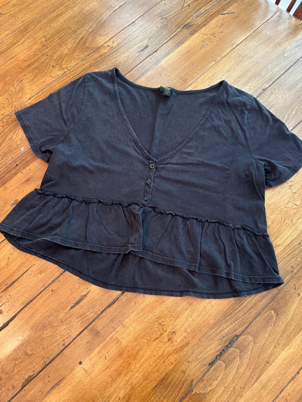 Wild Fable Black V‑Neck Ruffle Crop Top